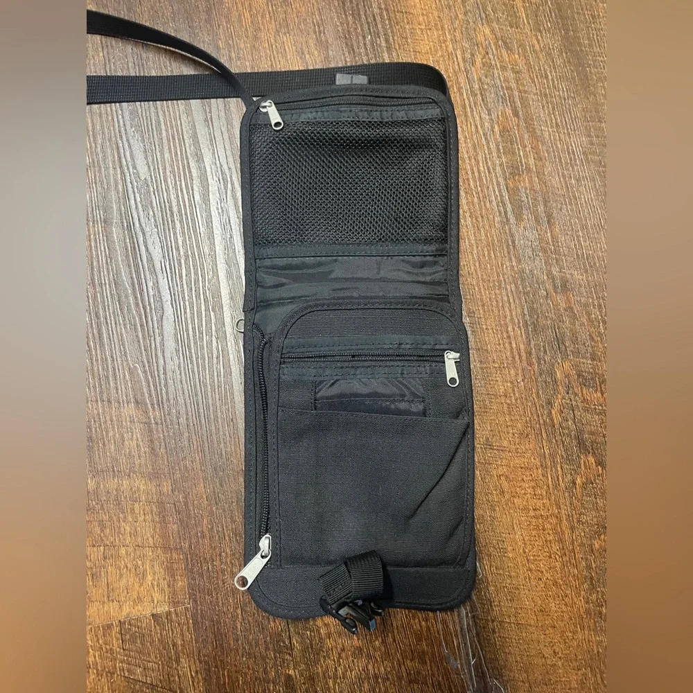 Columbia Black and Red Crossbody Bag - Picture 4 of 9